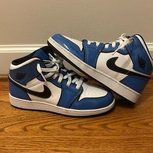 Nike Air Jordan 1 Mid SE “Signal Blue”